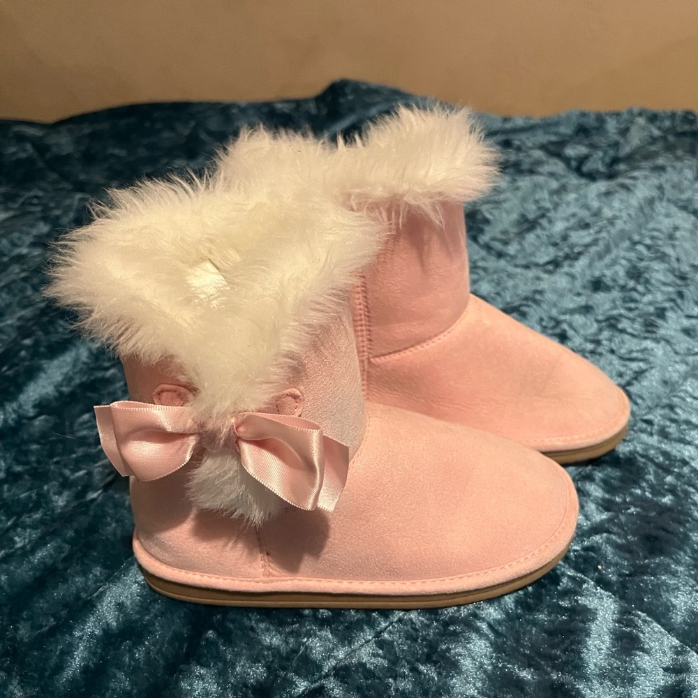 Girls Winter Boots- barely worn.